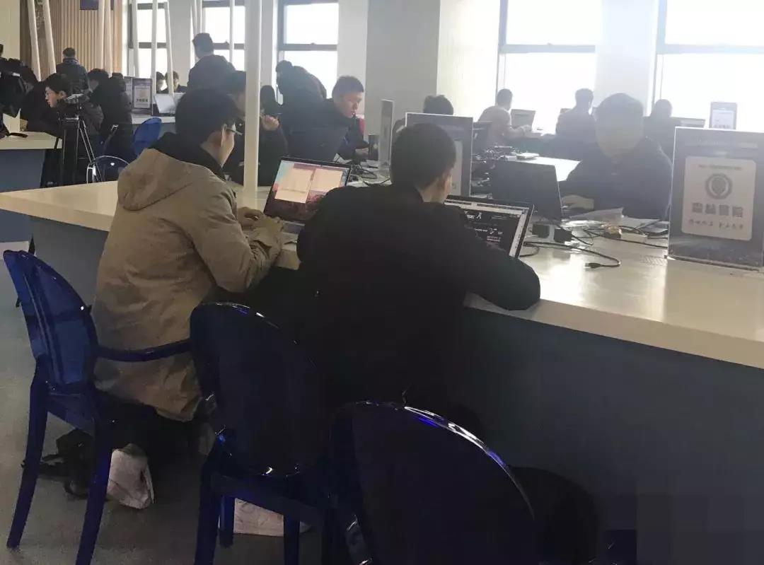 亚洲成AV人片一区二区三区