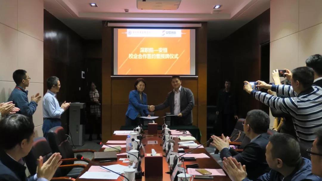 亚洲成AV人片一区二区三区