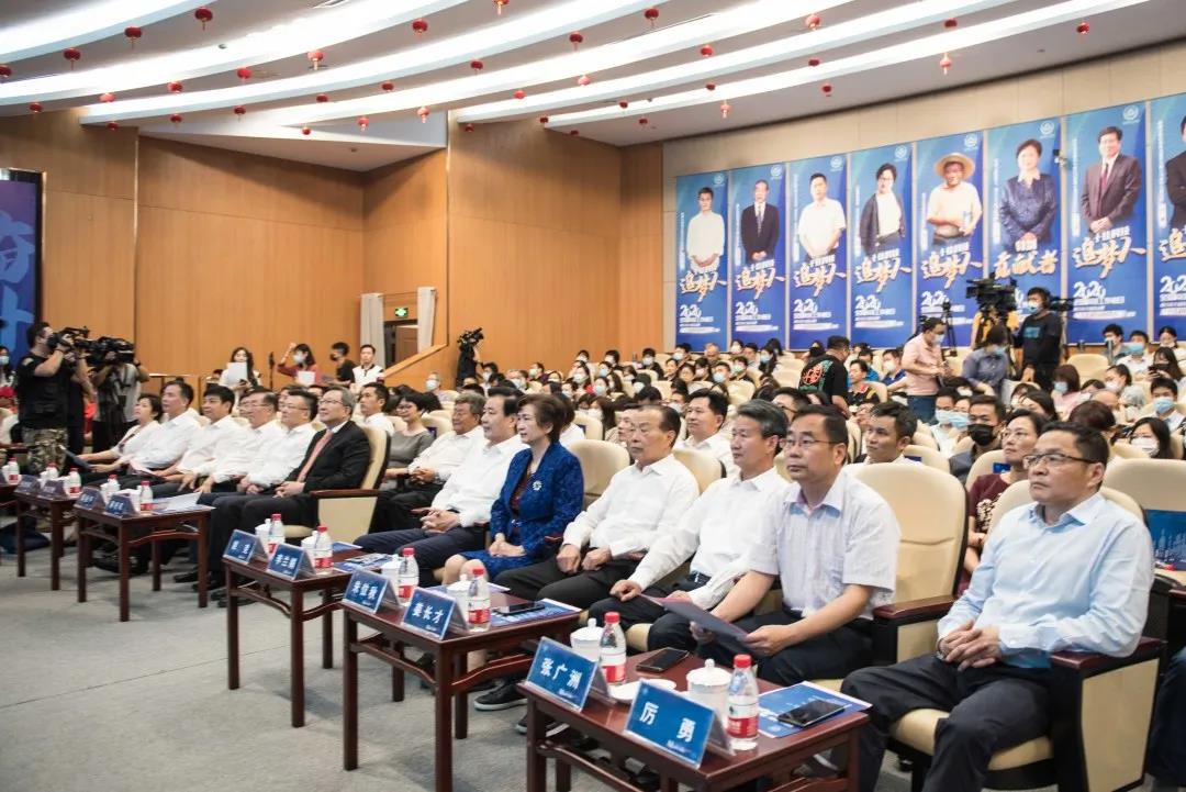 全国科技工作者日,安恒信息董事长范渊获“十佳科技追梦人”奖项